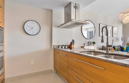 Downtown Miami Apartment | MVR - High-Rise Escape with Spa Access
