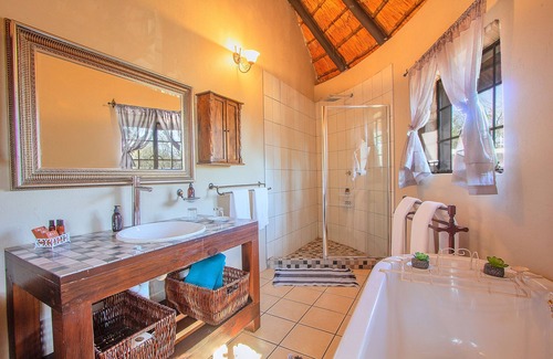 Marloth Park Cabin | Mvuradona Safari Lodge