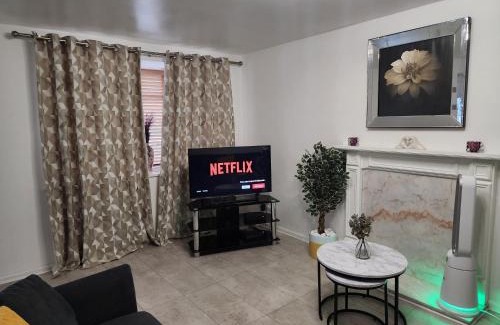 Swinton House | My Holiday Home -2 Bed House-Free Parking