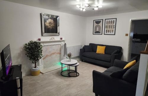 Swinton House | My Holiday Home -2 Bed House-Free Parking