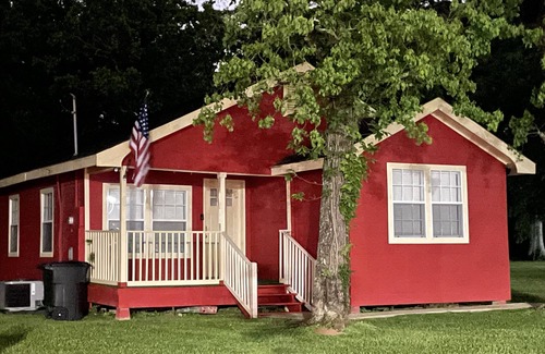 Baton Rouge House | My Lil Red House - WE HAVE POWER YEAR AROUND!