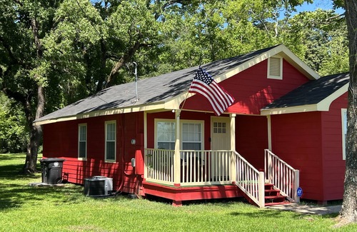Baton Rouge House | My Lil Red House - WE HAVE POWER YEAR AROUND!