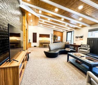 Willmar Apartment | MY PLACE! Luxury 2 Bed with piano!