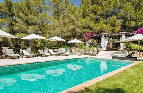 Sant Rafael de Sa Creu Villa | My Rental Homes - Villa Gold with pool and outdoor covered living-dining area