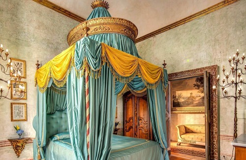 Montecalvario Villa | My Rental Homes - Palazzo Doria luxury building in the historic center of Naples