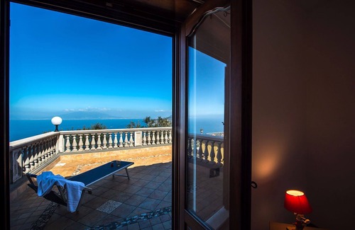 Priora Villa | My Rental Homes - Villa Pandora in Sorrento coast with pool and sea view