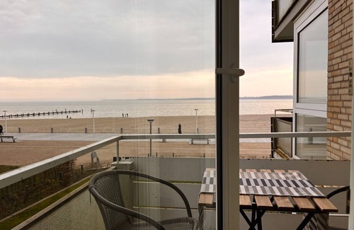 Reppenhagen Apartment | My small beach suite with sea view and balcony