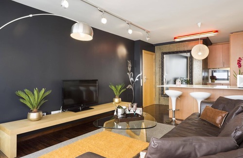 Sant Gervasi Apartment | My Space Barcelona Apart. Cerca de la Quiron for 20 people in 5 rooms