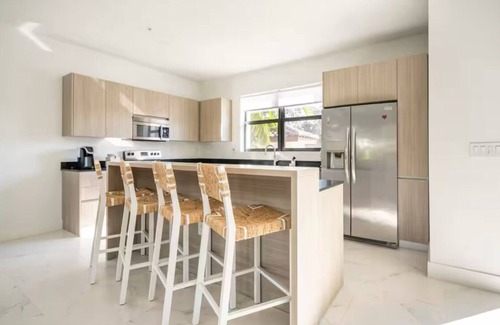 Miramar House | My Sunshine-Spacious 3BD 2.5 BA Home-Free-Parking-Mins to HardRock & FLL Airport