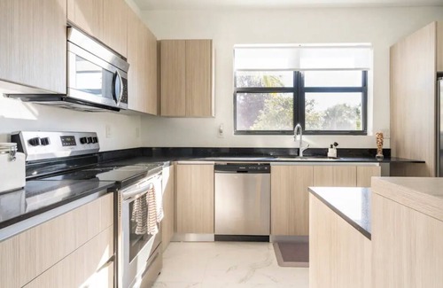 Miramar House | My Sunshine-Spacious 3BD 2.5 BA Home-Free-Parking-Mins to HardRock & FLL Airport