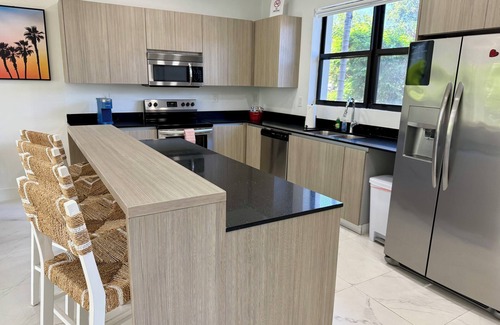 Miramar House | My Sunshine-Spacious 3BD 2.5 BA Home-Free-Parking-Mins to HardRock & FLL Airport