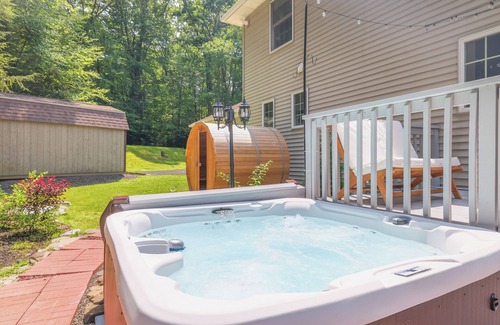 Stroudsburg House | My Ultimate Getaway l Pool l HotTub l Sauna l Game Room