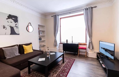 Murthill Apartment | Mycosy Provost Road, 1BR Apartment, Great Location - Dundee