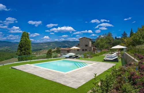 Panzano in Chianti Villa | MyExclusiveItaly - Villa Chianti with panoramic pool on the vineyard