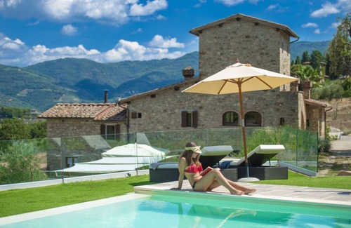 Panzano in Chianti Villa | MyExclusiveItaly - Villa Chianti with panoramic pool on the vineyard