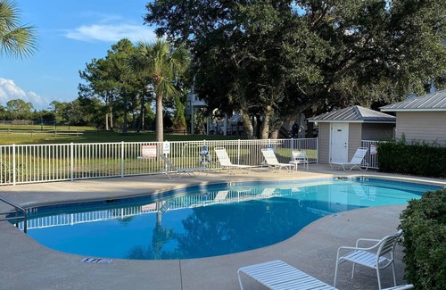 Horseshoe Beach Condo | Myra's Escape -Cozy Condo