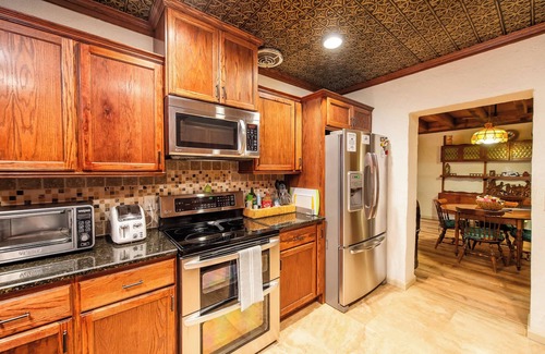 Cornville House | Myrinn-Hobbit Cottage on the Creek! Storybook Stay