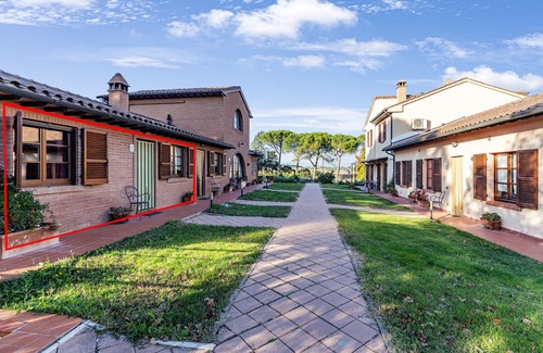 Castiglione del Lago Apartment | Myrtle apt with shared pool, Castiglione del Lago, Italy