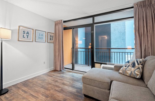 Myrtle Beach Condo | Myrtle Beach Landmark Studio w/King & WiFi