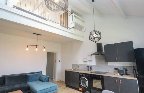 Haworth Cottage | MYRTLE LOFT, pet friendly, character holiday cottage in Cross Roads