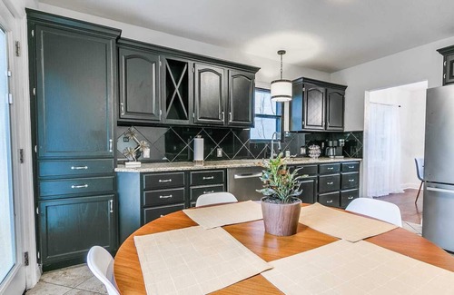Miller House | Myrtle Place-Urban Core/5 Beds/Fiber/EV Charging