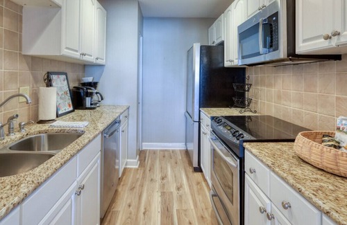 Harbour Town Condo | MyStay at 1027 Caravel Ct. - Iconic Harbour Town Lighthouse View & Pool Access!
