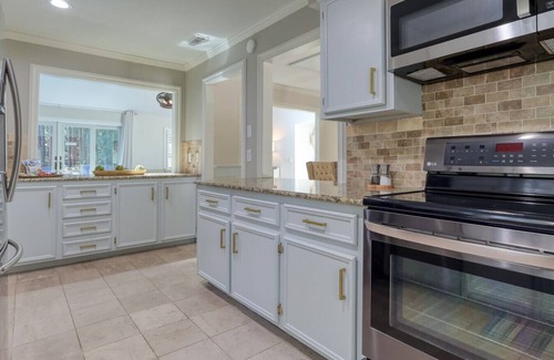 Shipyard Plantation Apartment | MyStay at 7 Salem | Shipyard Retreat w/Private Pool + Pirate-Themed Bunk Room