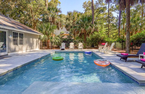 Shipyard Plantation Apartment | MyStay at 7 Salem | Shipyard Retreat w/Private Pool + Pirate-Themed Bunk Room
