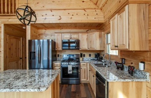 Gatlinburg House | Mystic Mountain Cabin View Grill Fire Pit