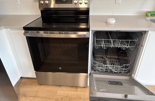 East Orange Apartment | n 1-bedroom apartment with AC, gym, sonar , hot tub in East Orange