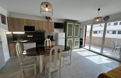 Beziers Apartment | Naïa Coud
