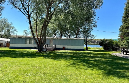 Soda Springs House | nA nostalgic haven beautifully located moments from the Blackfoot Reservoir