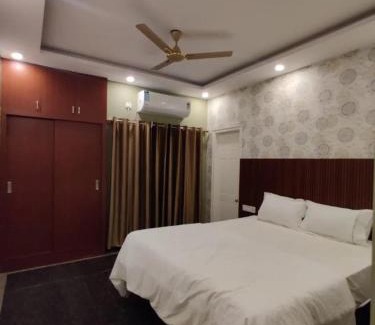 Kalasipalya Apartment | Naayab suites