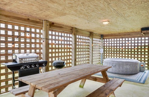 Nags Head House | Nags Head Vacation Rental with Hot Tub Near Beach!