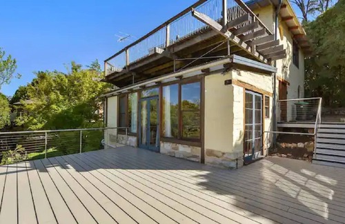 Leura House | Nagual Retreat in Leura with views