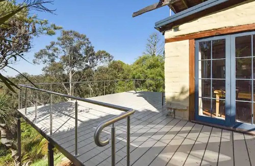 Leura House | Nagual Retreat in Leura with views