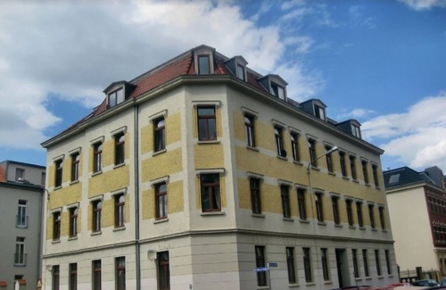 Altlindenau Apartment | Nahlesuite- in a listed Wilhelminian style building near the Ciy