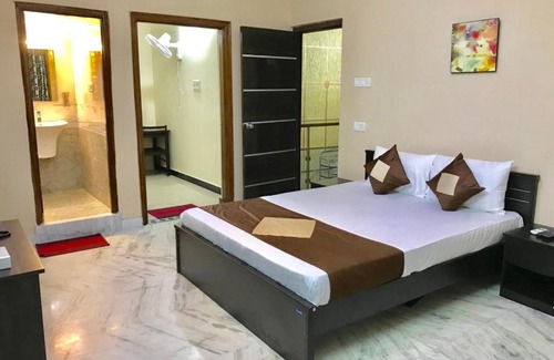 Nallur Hotel | Nallur Mylooran Arangam