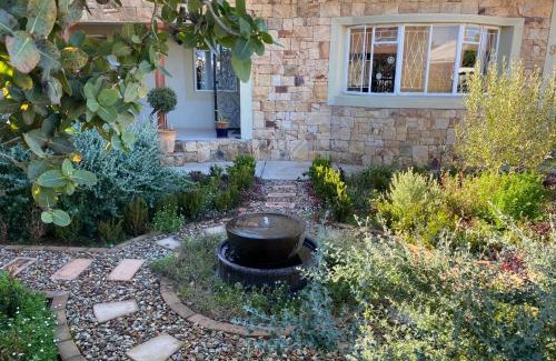 Vredendal House | Nama-Nama Guestrooms