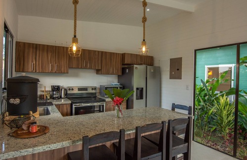 Cahuita House | Namaitamí Beautiful Home few steps to Cahuita National Park