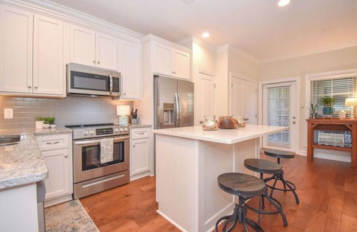 Auburn - Opelika House | NamaStay Here in Auburn, 3BR/2.5BA close to everything! Sleeps 7!