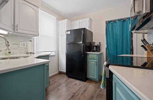 Lexington House | Namaste on Huron! Walk to beach, couples getaway!