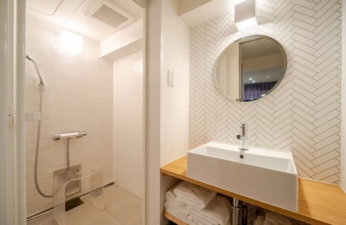 Namba Apartment | Namba 1 station & private house near station! River view in front of Dotonbori River [2 toilets/2 showers/2 washbasins]