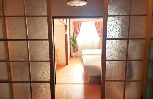 Naniwa Apartment | Namba Station 1 station 4 people Japanese feel iris 4R