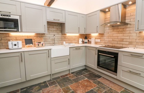 Praze-An-Beeble Cottage | NANA'S COTTAGE, family friendly, with open fire in Praze-An-Beeble