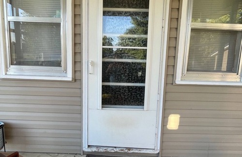 Licking House | Nana's Townhouse centrally located in the Heart of the Ozarks.