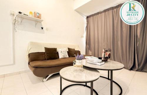 Taman Daya House | Nana Suite at Taman Daya By Rentradise