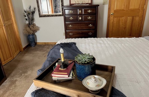 Jonesboro Bed & Breakfast | Nanny's Place- Cozy Porchview Getaway B&B by Shawnee Hills Wine Trail and Parks