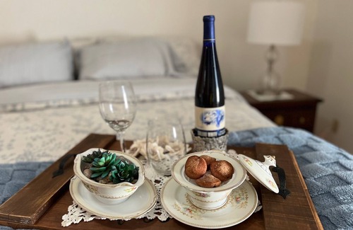 Jonesboro Bed & Breakfast | Nanny's Place- Cozy Porchview Getaway B&B by Shawnee Hills Wine Trail and Parks