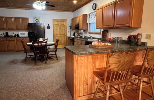Jonesboro Bed & Breakfast | Nanny's Place- Cozy Porchview Getaway B&B by Shawnee Hills Wine Trail and Parks